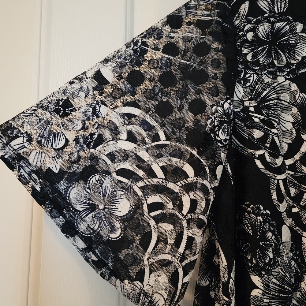 Cato Navy Floral Mesh Top - Size 18/20 - Picture 4 of 5